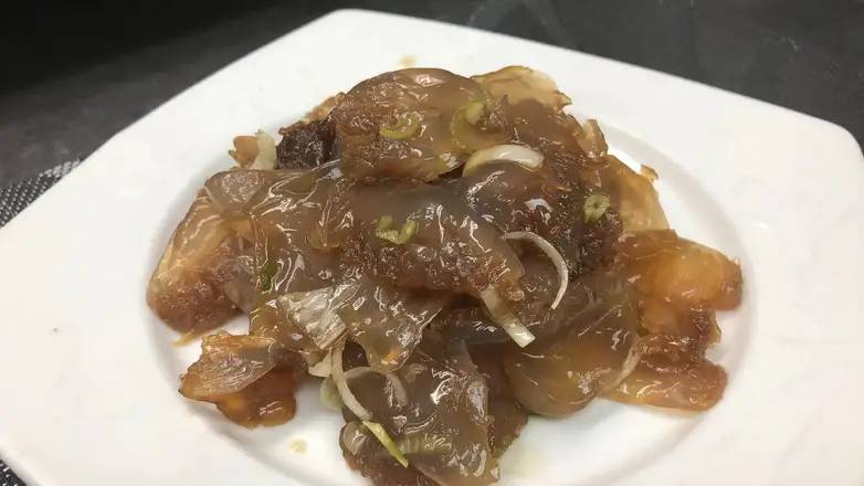 6. Jellyfish Head with Vinegar Sauce 香脆海蜇頭